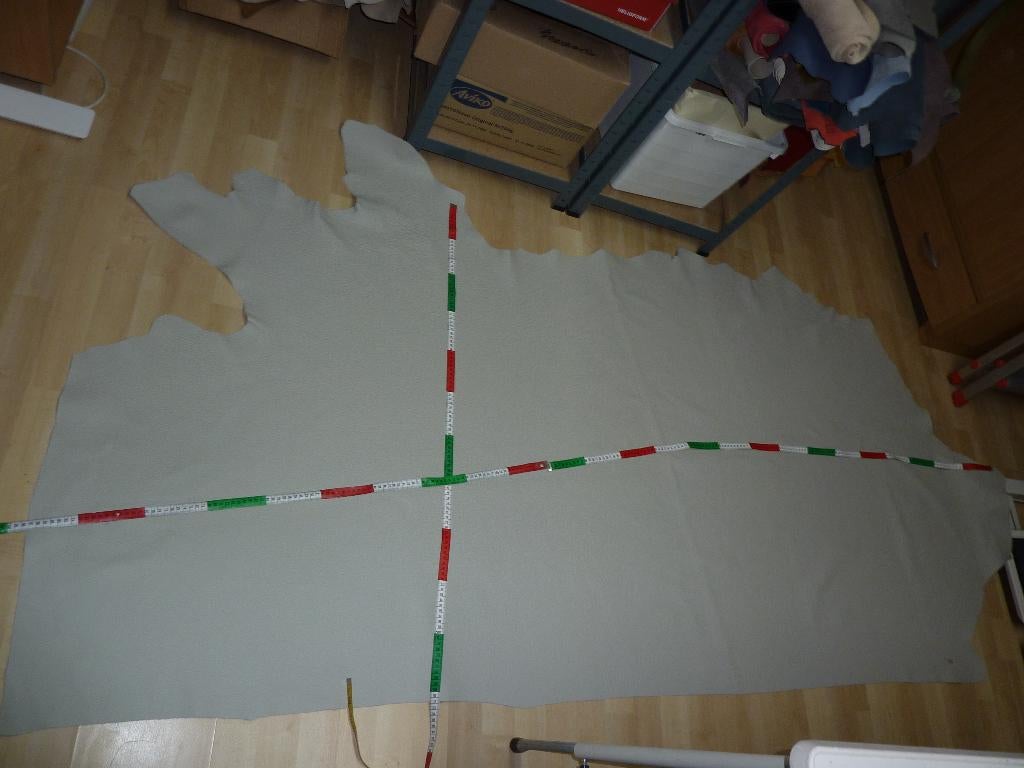 Lichtgrijs Dd  250 x 110 cm echt leer rundleer, Hobby en Vrije tijd, Stoffen en Lappen, Verzenden, Leer of Kunstleer, Nieuw, 30 tot 120 cm