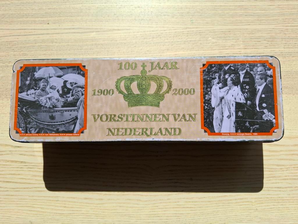 Blik 100 jaar Vorstinnen van Nederland 1900-2000, Verzamelen, Ophalen of Verzenden, Gebruikt, Overige