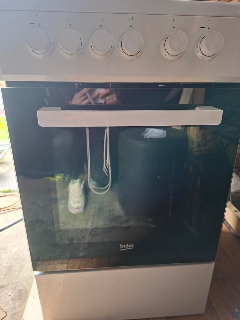 Beko elektrisch fornuis, Witgoed en Apparatuur, Fornuizen, Ophalen, Gebruikt, 4 kookzones, Vrijstaand