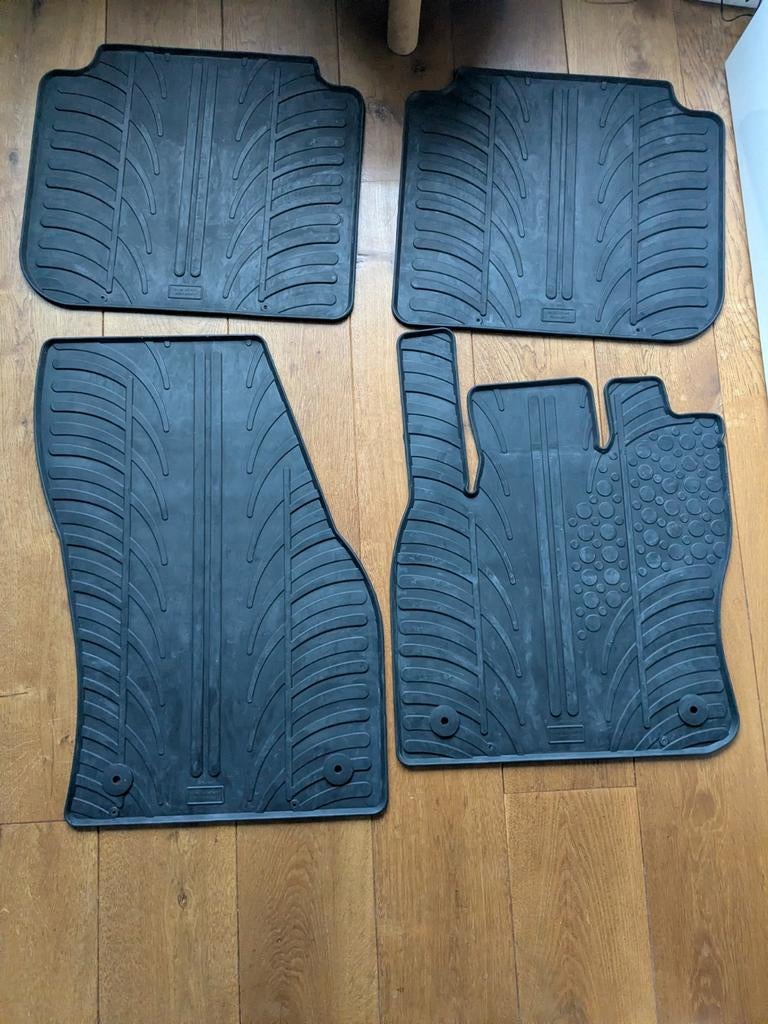 SKODA KODIAQ RUBBEREN MATTENSET.GOEDE KWALITEIT. NIEUW., Auto diversen, Automatten, Ophalen of Verzenden, Nieuw