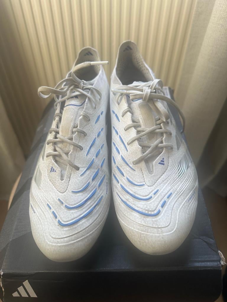 Adidas Predator voetbalschoenen wit/blauw goede staat 45 1/3, Wit, Ophalen of Verzenden, Zo goed als nieuw, Adidas