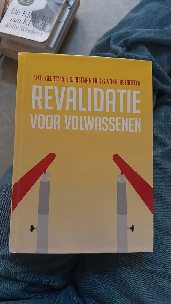 G.G. Vanderstraeten - Revalidatie voor volwassenen, Boeken, Wetenschap, Zo goed als nieuw, Sociale wetenschap, Ophalen of Verzenden