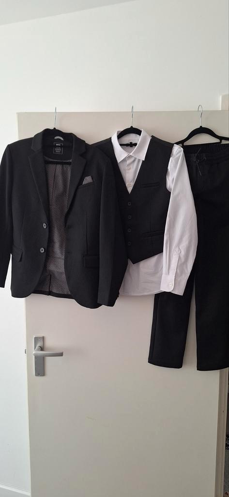 Kinder kostuum 4-delig maat 134, Kinderen en Baby's, Kinderkleding | Maat 134, Ophalen