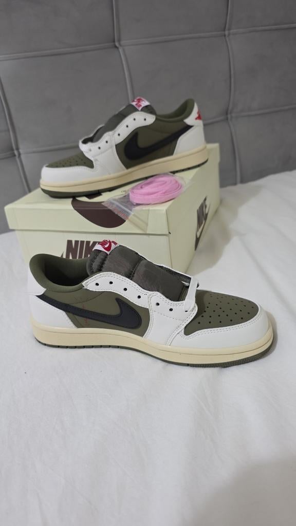 Nike x Travis Scott Medium Olive, Kleding | Heren, Schoenen, Ophalen of Verzenden, Nieuw, Nike Air Jordan