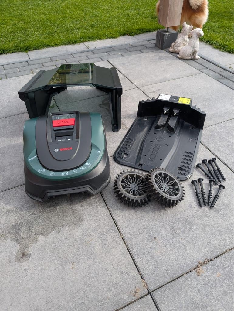 Bosch Indego XS300 robotmaaier met garage en toebehoren, Ophalen, Gebruikt, Minder dan 20 cm, Bosch