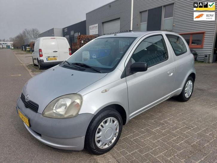 Toyota Yaris 1.0-16V VVT-i Terra 3 deurs, Auto's, Toyota, Te koop, Yaris, Airbags, Boordcomputer, Metallic lak, Radio, Startonderbreker