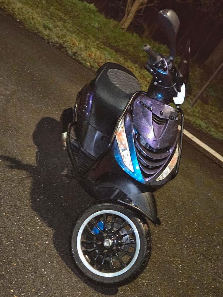 Zip 4t 80cc, Fietsen en Brommers, Scooters | Piaggio, Zo goed als nieuw, Zip, Maximaal 45 km/u, Benzine, Ophalen
