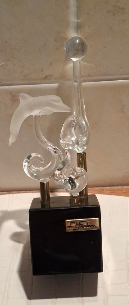 Glazen dolfijn sculptuur op zwarte voet, gesigneerd, Ophalen of Verzenden