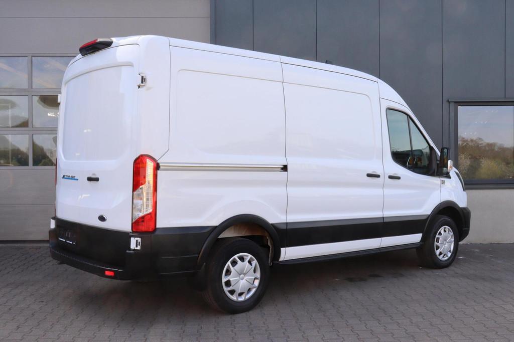 Ford E-Transit 390 L2H2 68 kWh l AIRCO l CAMERA l CARPLAY l, Automaat, Stof, Gebruikt, Wit