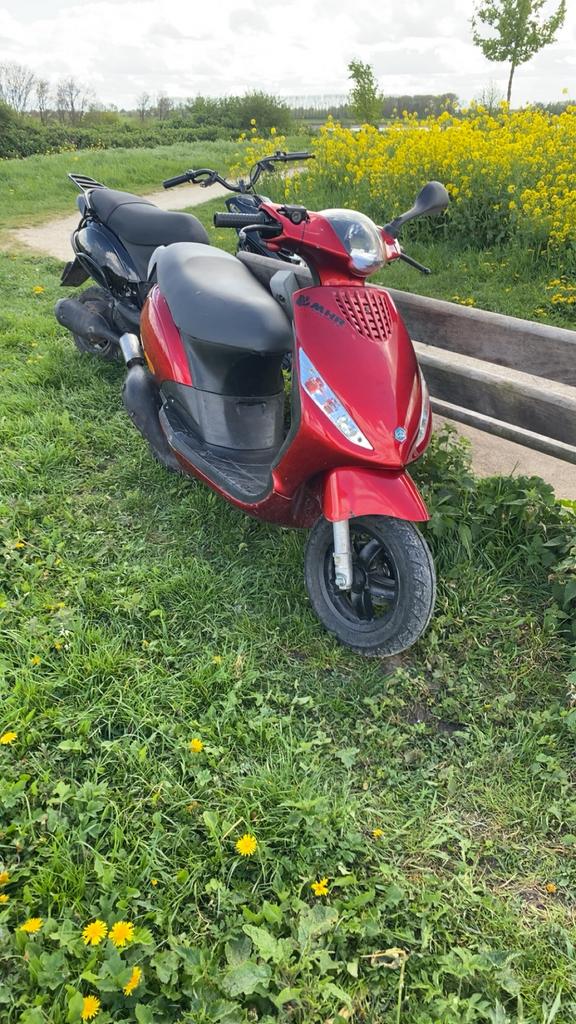 Piaggio zip 70cc, Fietsen en Brommers, Scooters | Piaggio, Ophalen, Zo goed als nieuw, Benzine, Zip