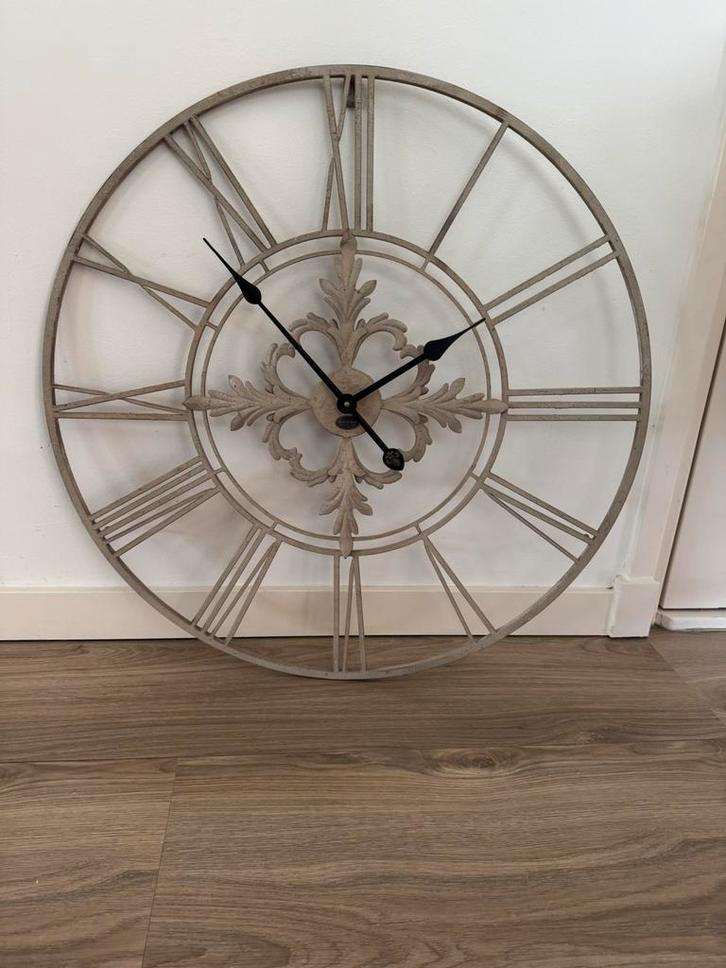 Riverdale New Bridge klok, Huis en Inrichting, Woonaccessoires | Klokken, Zo goed als nieuw, Wandklok, Analoog, Ophalen