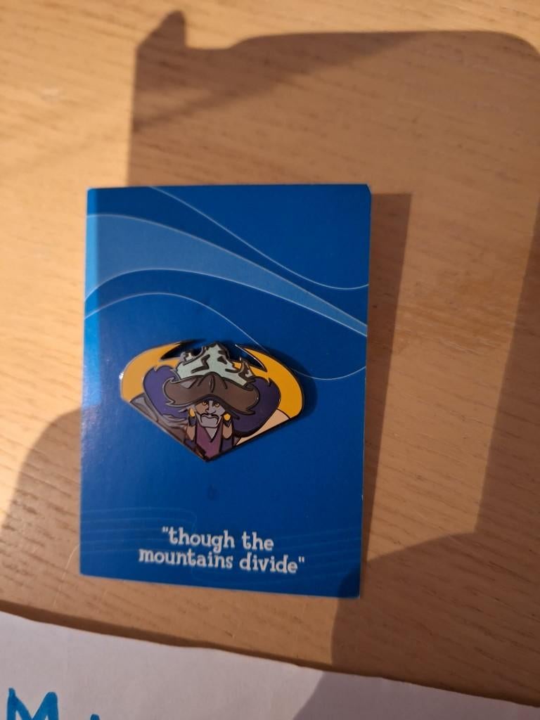 Disney Small World Shan Yu Though the Mountains Divide pin, Verzamelen, Ophalen of Verzenden, Overige figuren, Zo goed als nieuw