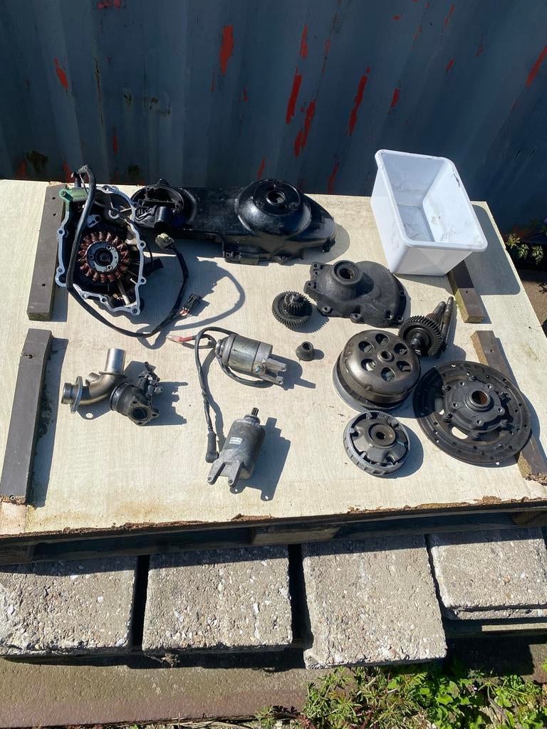 Vespa GTS 300 onderdelen: koppeling, ontsteking , waterpomp, Fietsen en Brommers, Brommeronderdelen | Scooters, Ophalen of Verzenden