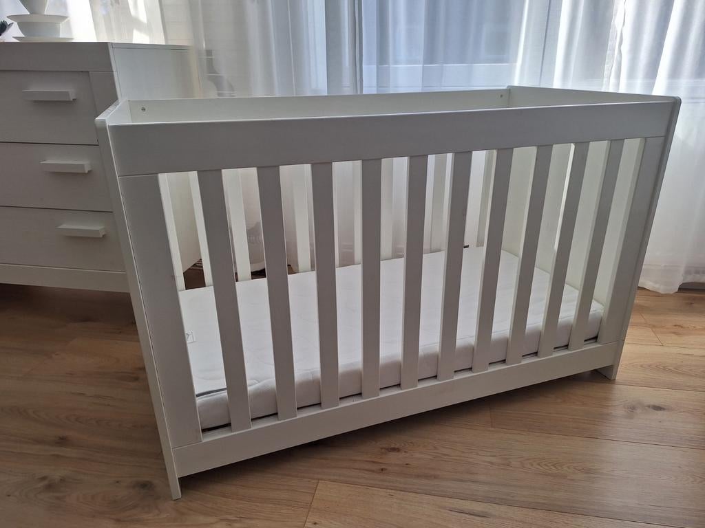 Peuterbed 120x60cm met matras en verstelbare lattenbodem, Ophalen, Gebruikt, Ledikant
