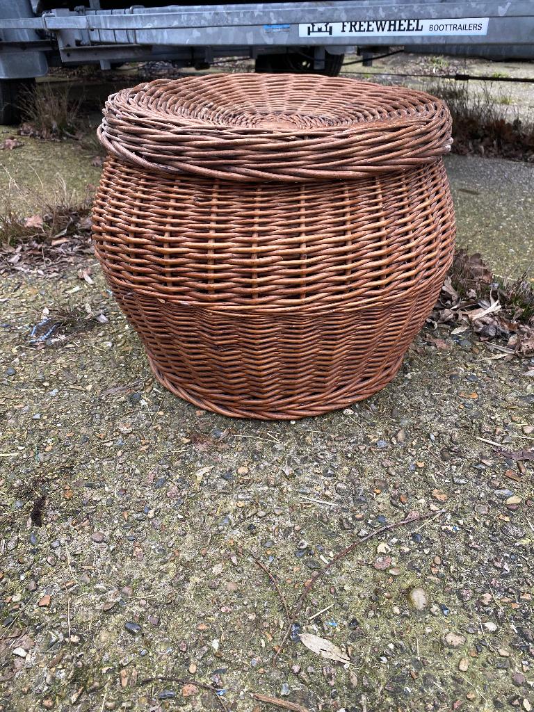 Ronde Rieten mand, Huis en Inrichting, Woonaccessoires | Schalen en Manden, Ophalen, Zo goed als nieuw, Rond, Riet