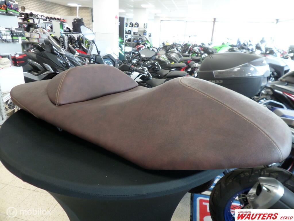 Zadel  Piaggio  X10 Scooter, Gebruikt, Ophalen of Verzenden