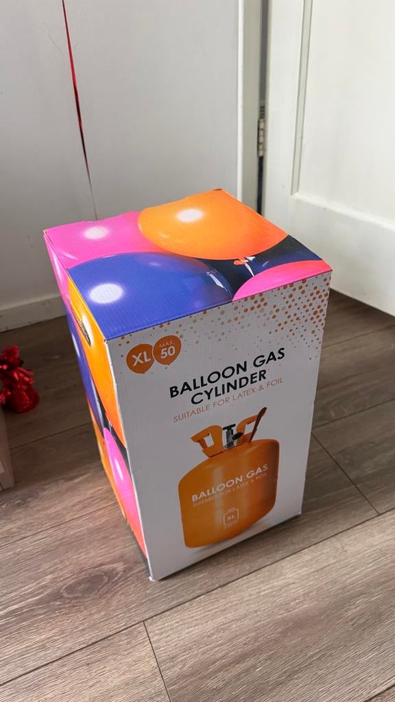 Helium ballonnen en helium tank, Hobby en Vrije tijd, Feestartikelen, Ophalen of Verzenden, Gebruikt, Feestartikel, Verjaardag