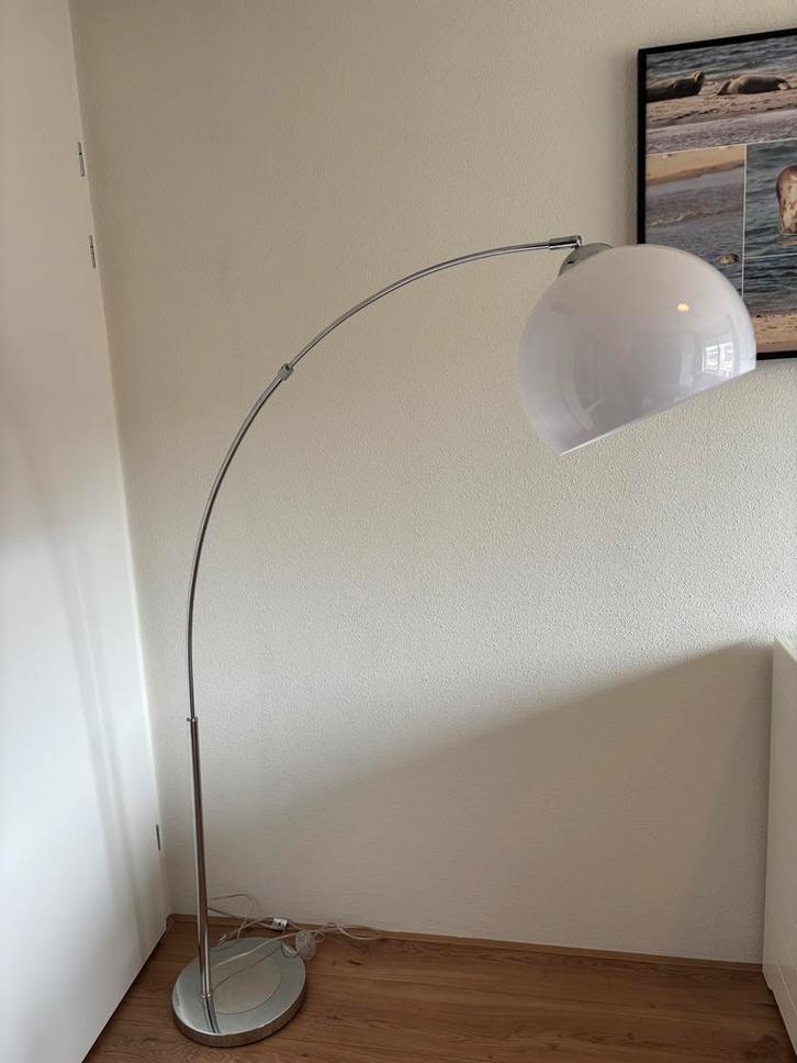 Staande gebogen lamp met witte kap van de Lidl, Huis en Inrichting, Lampen | Vloerlampen, Zo goed als nieuw, 150 tot 200 cm, Metaal