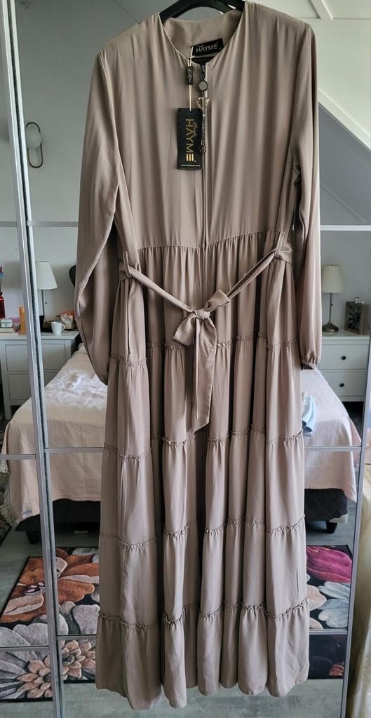 Leuke nieuwe beige abaya, Ophalen of Verzenden, Nieuw, Beige, Boven de knie
