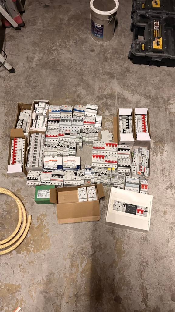 GROTE PARTIJ ELEKTRA – 50% KORTING!, Ophalen, Zo goed als nieuw