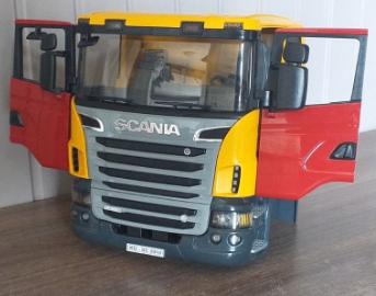 Bruder Scania Low cabine geel-rood Crawler / Tamiya / Wedico, Ophalen of Verzenden, Zo goed als nieuw