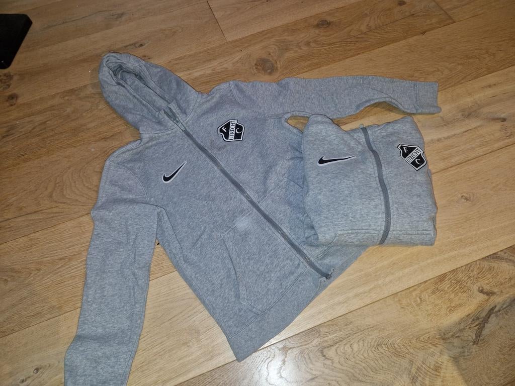 Nike vest FC Utrecht nieuwstaat kindermaat L 147-158, Jongen of Meisje, Trui of Vest, Ophalen of Verzenden, Zo goed als nieuw