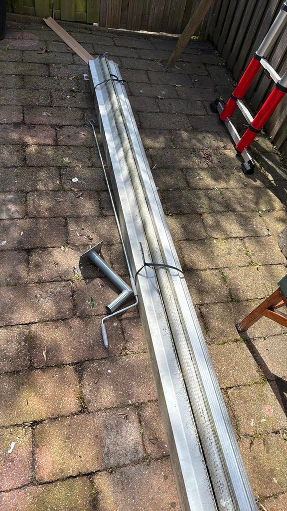 Oud ijzer van zonnescherm, Doe-het-zelf en Verbouw, Metalen, Ophalen, Zo goed als nieuw