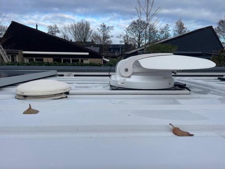 Compacte  sateliet antenne voor caravan of camper, Audio, Tv en Foto, Schotelantennes, Gebruikt, (Schotel)antenne, Overige merken