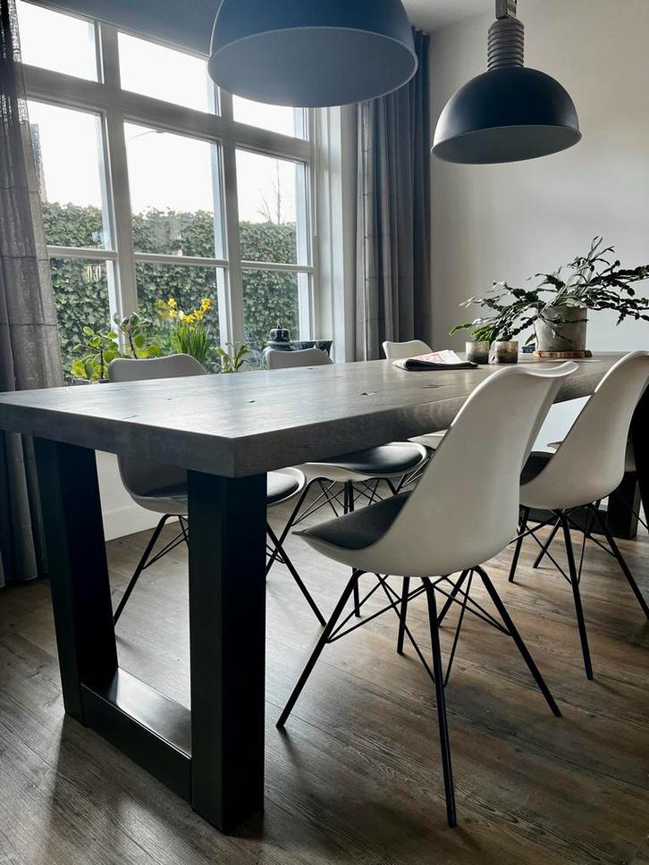 6 witte stoelen met grijze kussens, Huis en Inrichting, Stoelen, Zo goed als nieuw, Vijf, Zes of meer stoelen, Kunststof, Wit