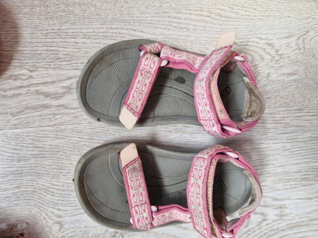 Teva slippers meisje maat 25 - Roze sandalen, Kinderen en Baby's, Kinderkleding | Schoenen en Sokken, Gebruikt, Meisje, Overige typen