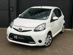 Toyota Aygo 1.0 12V Vvt-i 5DRS 2012 Wit, Auto's, Voorwielaandrijving, Stof, 4 stoelen, Handgeschakeld