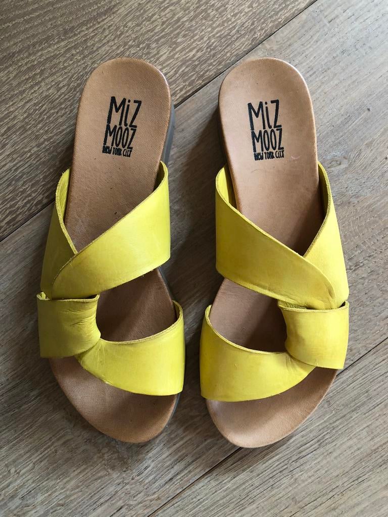 Fraaie zomerse slippers Merk: Miz Mooz, Kleding | Dames, Schoenen, Ophalen of Verzenden, Zo goed als nieuw, Geel, Sandalen of Muiltjes
