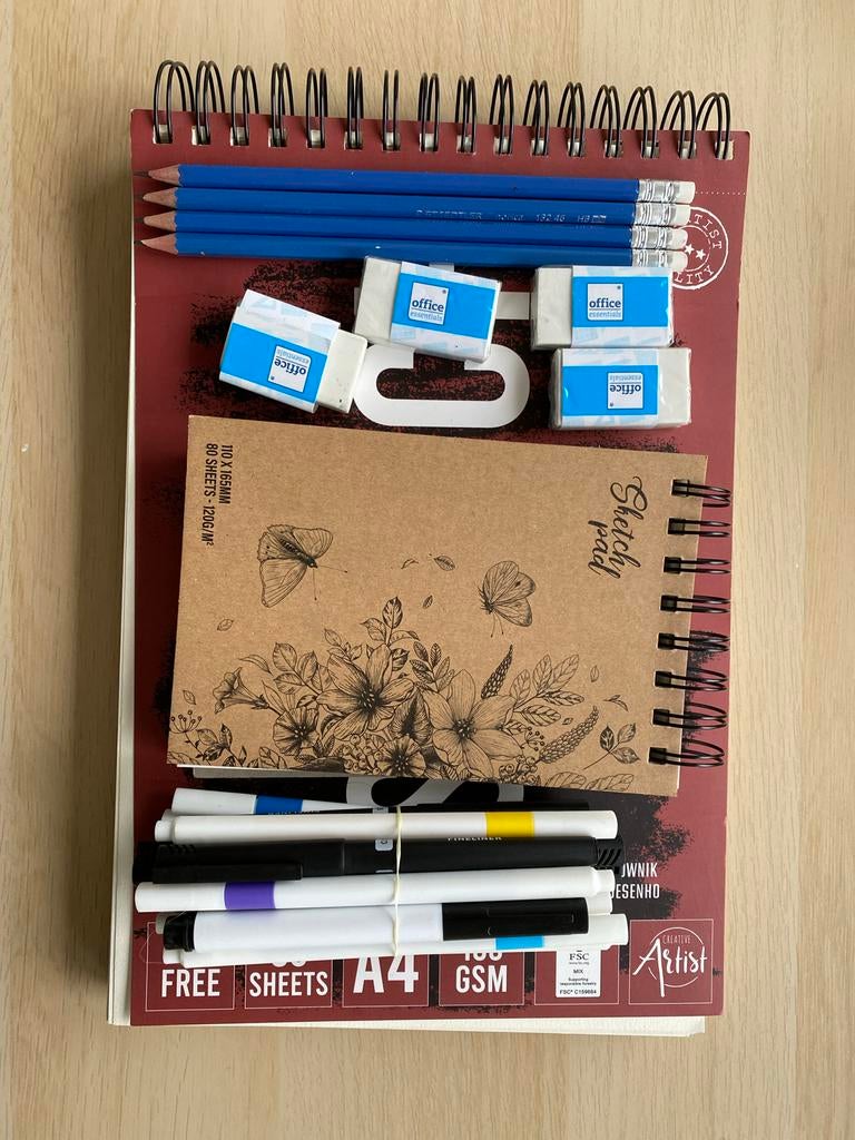 Schetskit met schetsboeken, potloden en pennen, Hobby en Vrije tijd, Tekenen, Gebruikt, Overige typen, Ophalen