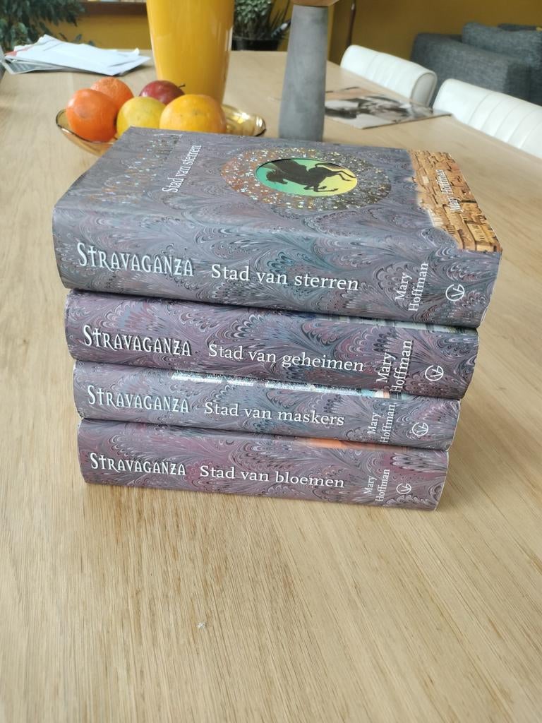 Fantasy serie Stravaganza HC, Boeken, Ophalen of Verzenden, Zo goed als nieuw, Mary Hoffman