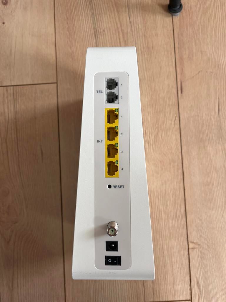 Router en modem Ziggo, Ophalen, Zo goed als nieuw, Router met modem
