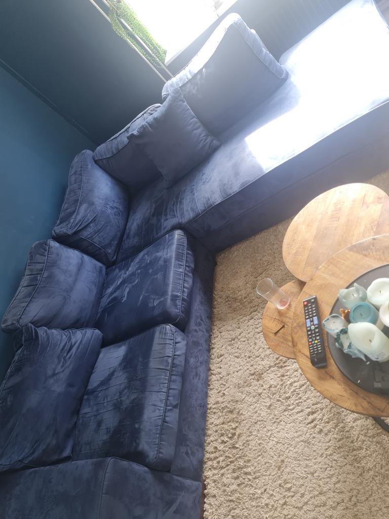 Comfortabele blauwe hoekbank in Neede, Huis en Inrichting, Banken | Bankstellen, Ophalen, 250 tot 300 cm, Gebruikt, 100 tot 125 cm