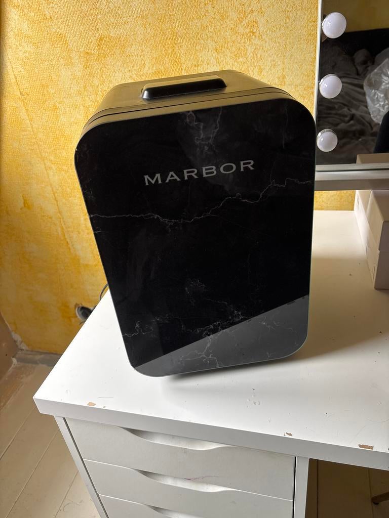 Marbor Skincare Koelkast 10L - Zwart Marmer Look, Zonder vriesvak, Nieuw, Ophalen of Verzenden, Minder dan 75 liter