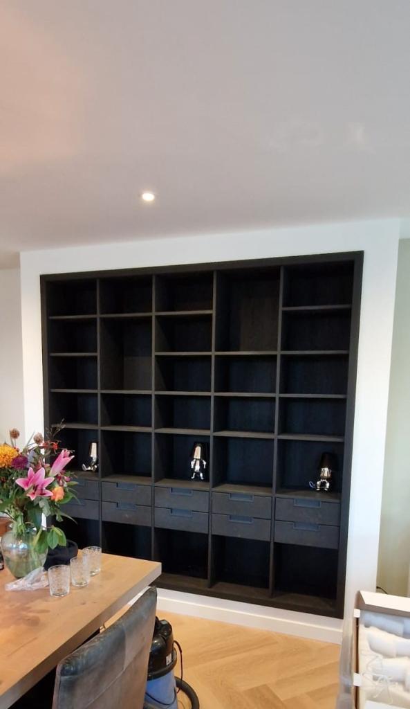 Eikenhouten vakkenkast op maat, Huis en Inrichting, Kasten | Wandmeubels, Nieuw, Met lade(s), Met deur(en), Met klep(pen), Met plank(en)