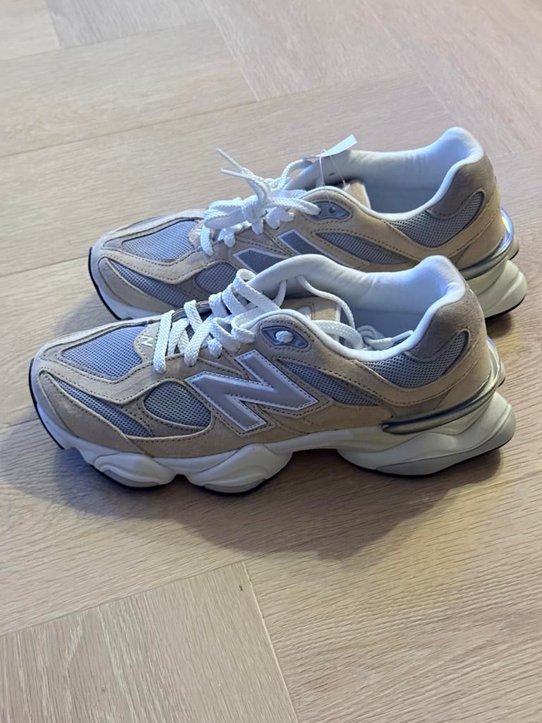 New Balance 9060 U9060LBD beige maat 43, Overige kleuren, Nieuw, Ophalen of Verzenden, Sneakers of Gympen