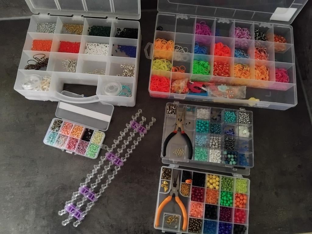 Grote sieraden maak set met kralen, elastiekjes en tools, Hobby en Vrije tijd, Kralen en Sieraden maken, Ophalen, Gebruikt, Kraal