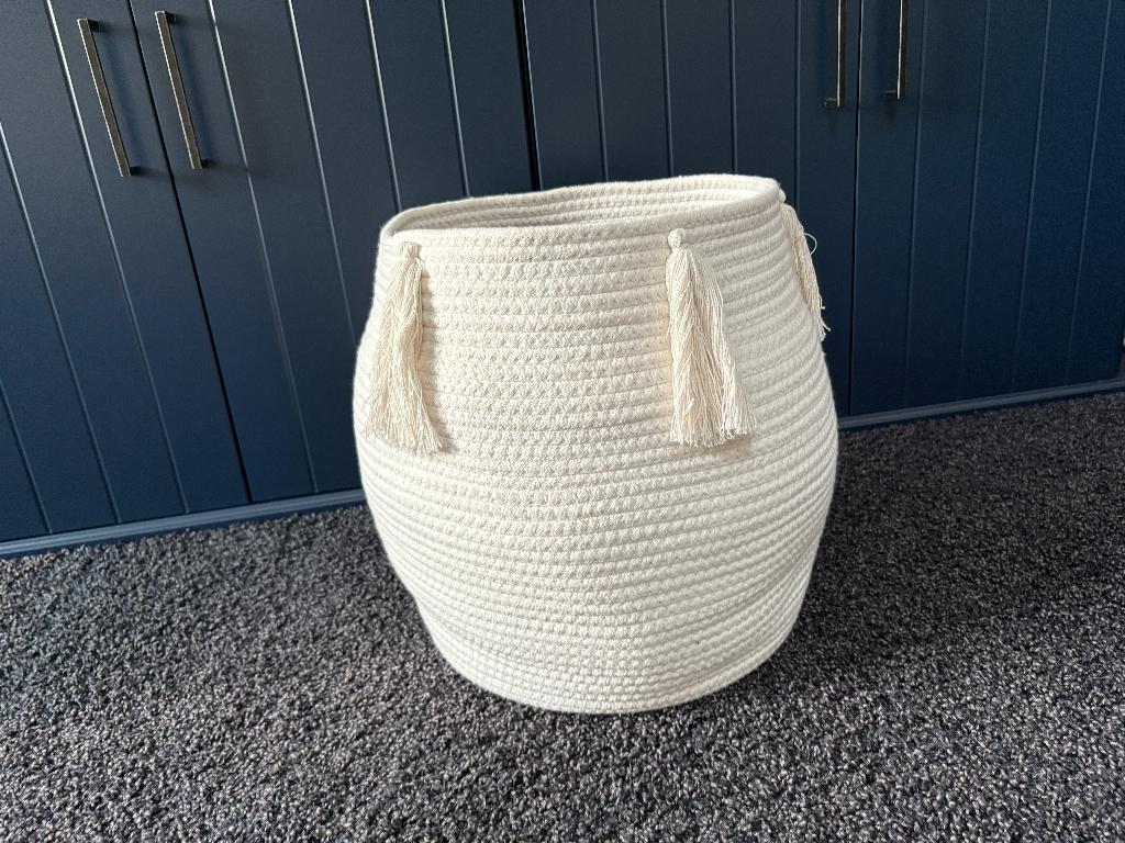 Ecru off white mand of bloempot plantenpot 35 cm hoog, Overige materialen, Rond, Ophalen of Verzenden, Zo goed als nieuw
