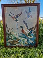 Vintage Borduurwerk Wilde Eenden - Houten Lijst en plexiglas, Minder dan 50 cm, Gebruikt, Ophalen of Verzenden, Schilderij