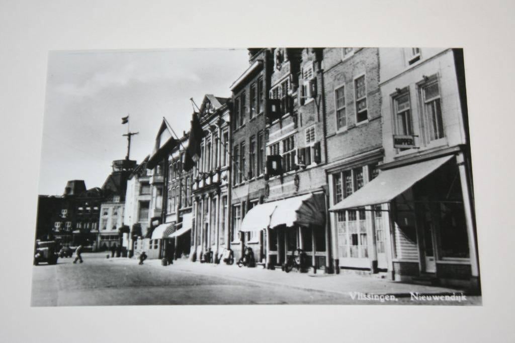 Foto Archief Vlissingen - Straat Nieuwendijk 1955, Ophalen of Verzenden, Gelezen