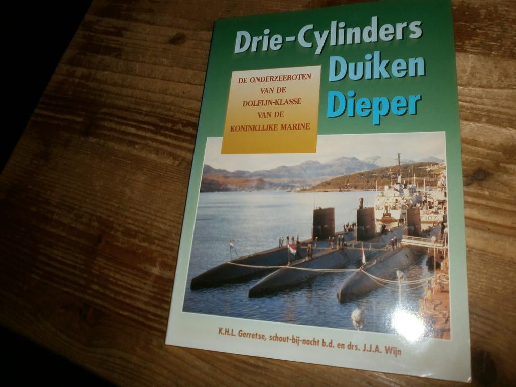 de onderzeeboten vd dolfijn-klasse vd kon mar met fotos, Boeken, Ophalen of Verzenden, Tweede Wereldoorlog, Nieuw, Overige onderwerpen