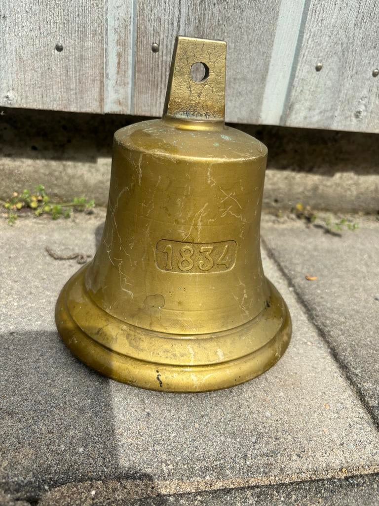 Oude bronzen bel met jaartal 1834, Ophalen of Verzenden, Gebruikt, Motorboot of Zeilboot