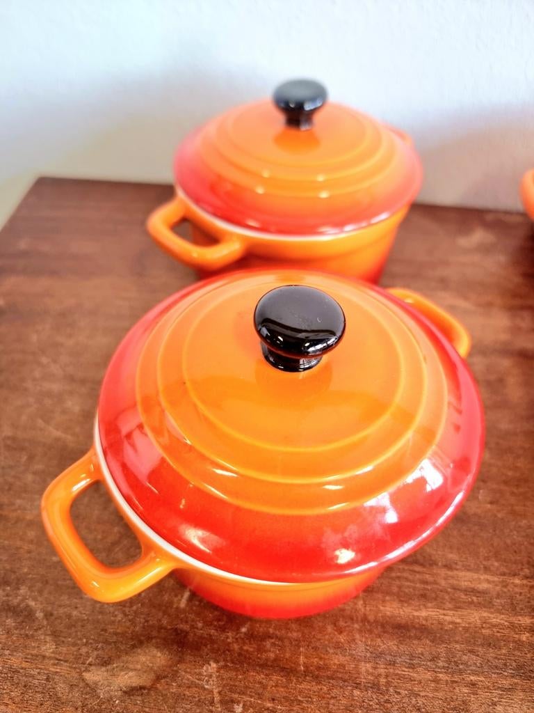 9638: Le Creuset Mini Round Cocottes (Set of 2), Huis en Inrichting, Keuken | Potten en Pannen, Overige materialen, Ophalen of Verzenden