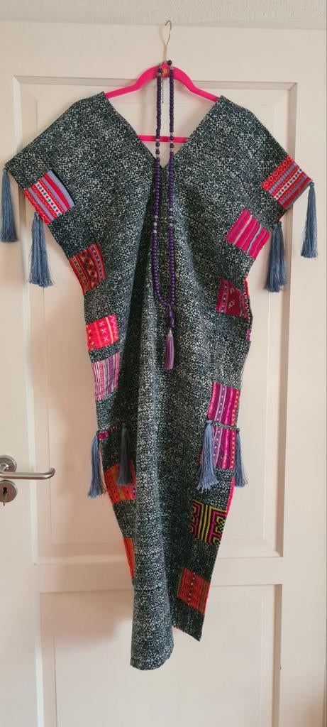 HMONG HILLTRIBE originele kaftan jurk NIEUW🍒, Verzenden, Nieuw, Blauw, Onder de knie