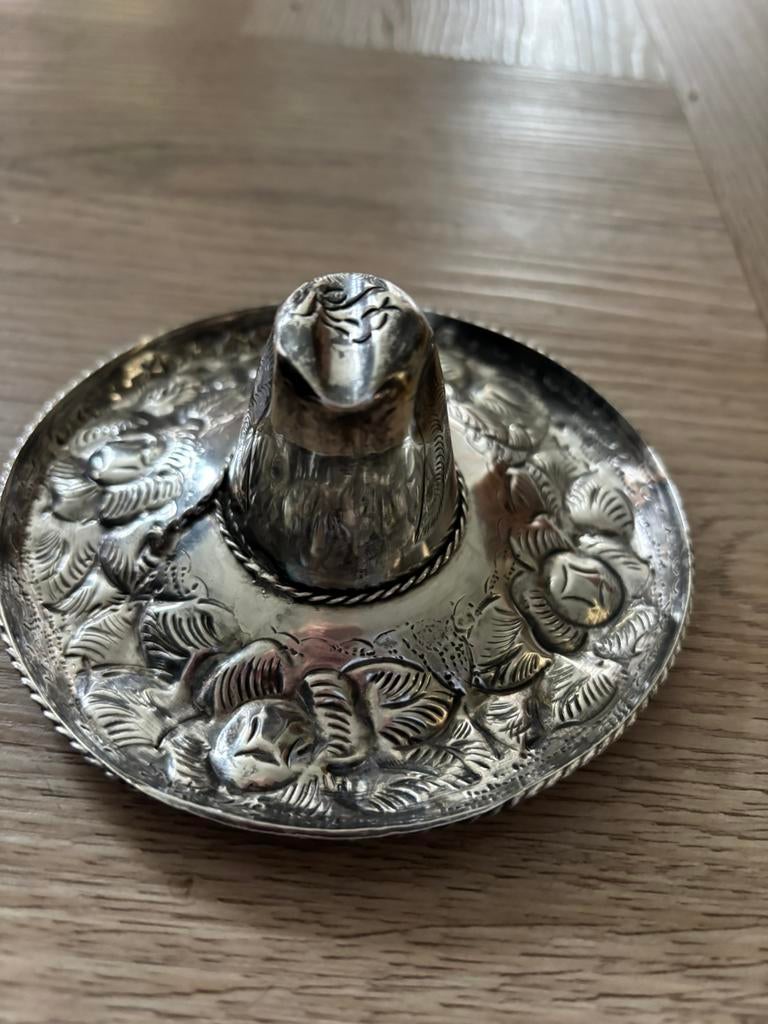 IN PRIJS VERLAAGD! Zilveren miniatuur Mexicaanse sombrero, Ophalen of Verzenden, Zilver
