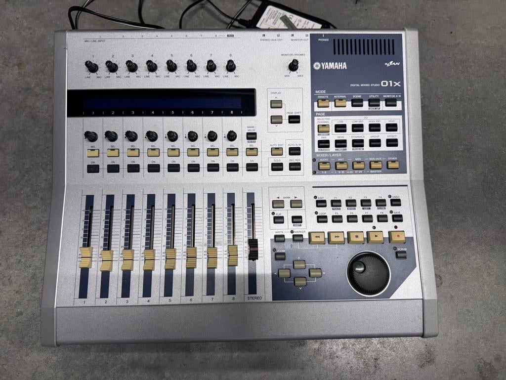 Yamaha 01X Digitale Mengtafel, Muziek en Instrumenten, Mengpanelen, Ophalen of Verzenden, Gebruikt, 20 kanalen of meer, Microfooningang