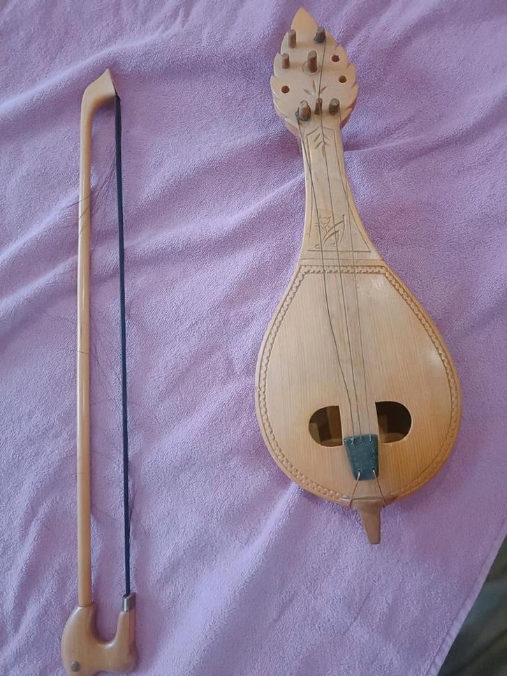 gadulka, een traditioneel Bulgaars strijkinstrument., Muziek en Instrumenten, Snaarinstrumenten | Overige, Gebruikt, Overige typen